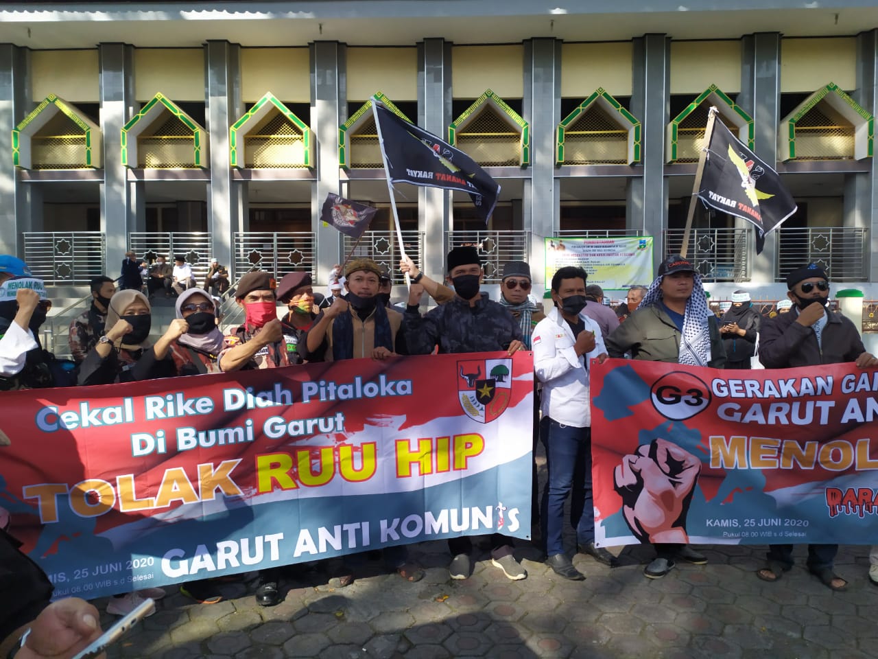 Ratusan Masyarakat Garut Melakukan Aksi Demo Tolak RUU HIP